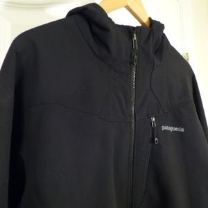 Patagonia softshell jacket with hood (medium)